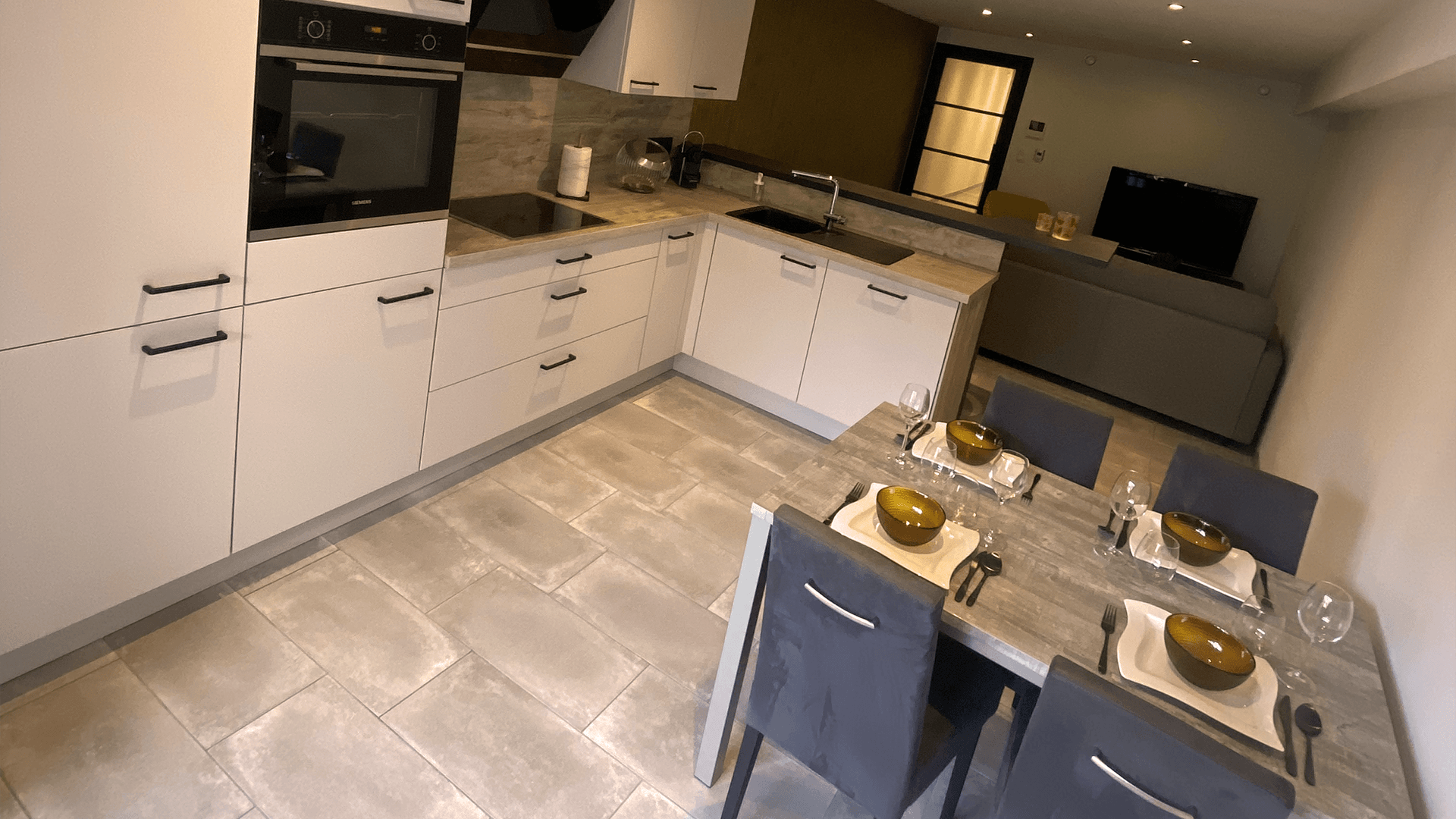 Cuisine entièrement équipée de l'appartement de vacances à Malmedy